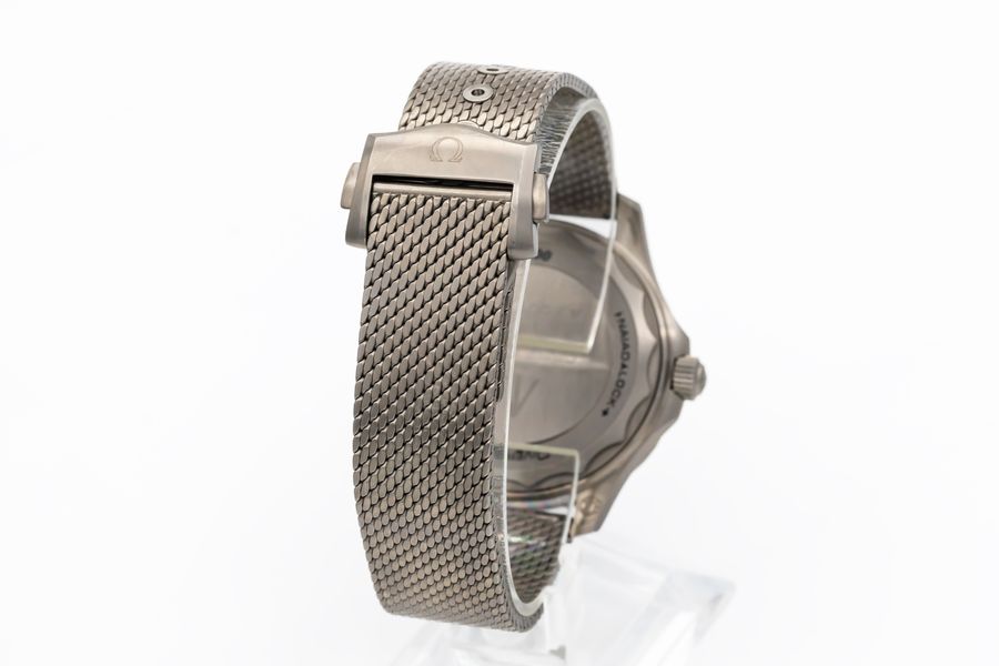 Omega Seamaster Diver 300m - James Bond Edition 210.90.42.20.01.001